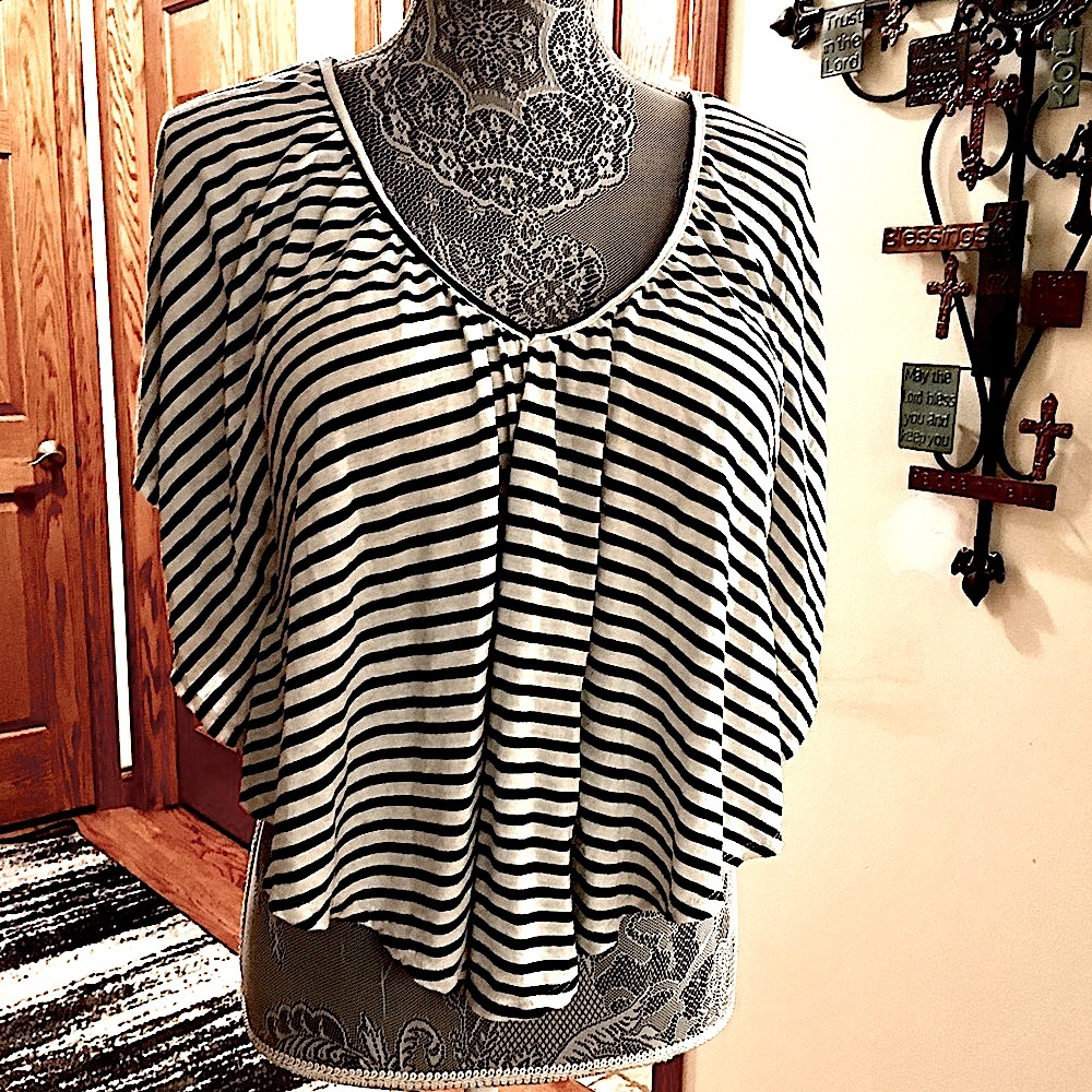 Living doll short bat wing Slimming Striped Black and White Soft Comfortable Top - Picture 4 of 6